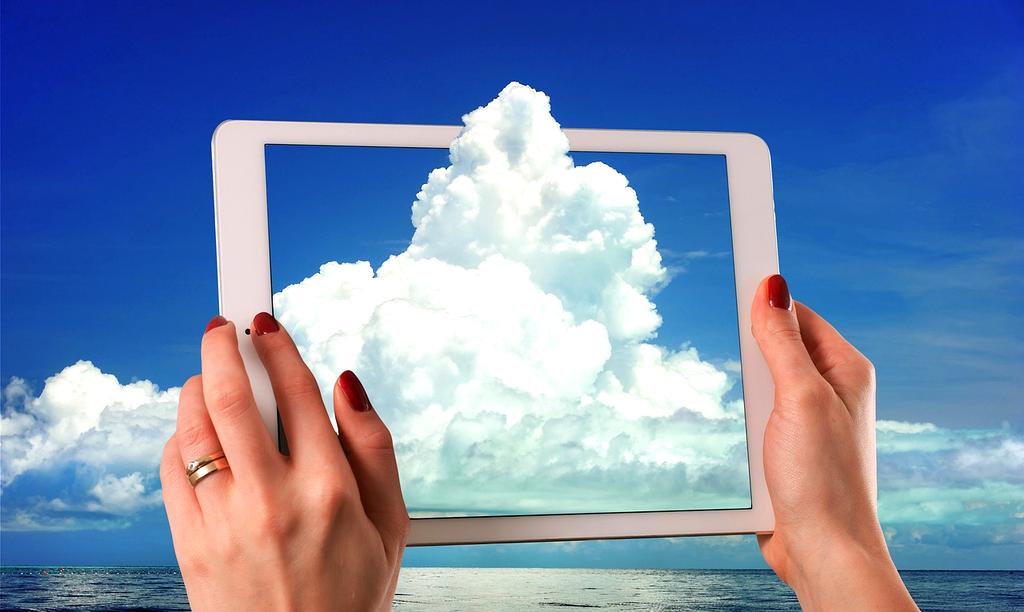 Cloud and local storage technology illustration